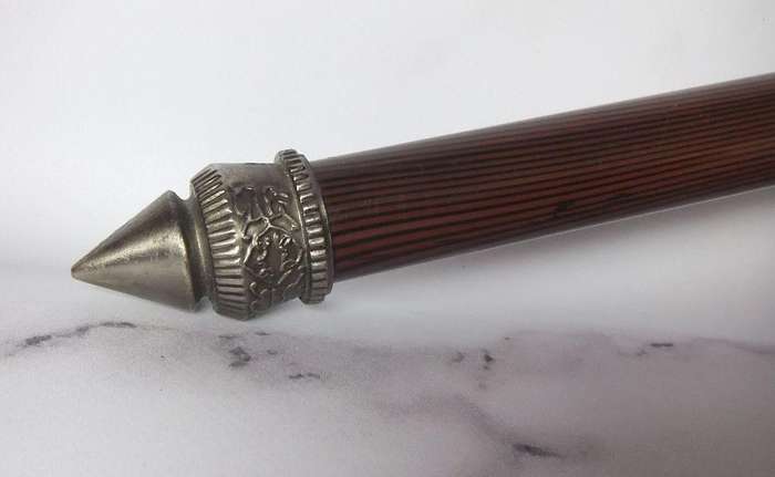 AN AWESOME FULLY METAL BATTLE AXE DISPLAY PIECE IN GOOD CONDITION !! FOR VIKINGS AND COLLECTORS :-)