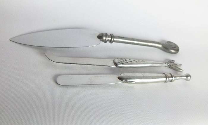 A lot of 3 Carrol Boyes utensils - Cake lifter , cheese knife and butter knife , all marked