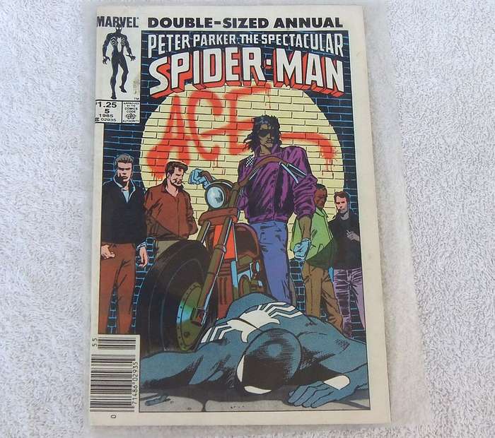 1985 MARVEL - PETER PARKER , THE SPECTACULAR SPIDER-MAN #5