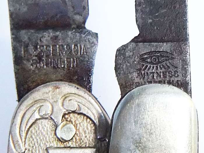 THREE VINTAGE ADVERTISING POCKET KNIVES - FRICK SEWING MACHINES / DELCO CAR PARTS / GEORGE FINDLAY