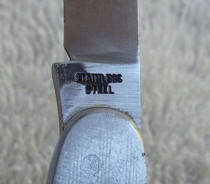 THREE VINTAGE ADVERTISING POCKET KNIVES - FRICK SEWING MACHINES / DELCO CAR PARTS / GEORGE FINDLAY