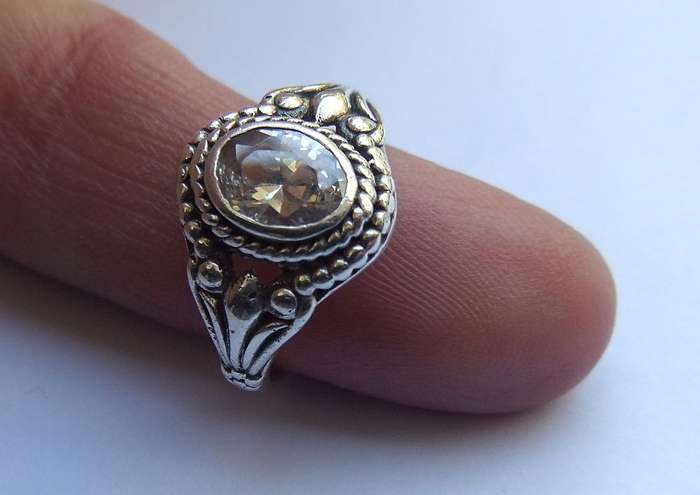 LOOK HERE !! A LOVELY SOLID STERLING SILVER RING SET WITH A FACETED CLEAR CZ STONE !!