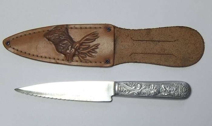 A rare vintage detailed Argentinian Gaucho knife with genuine leather pouch depicting a stag