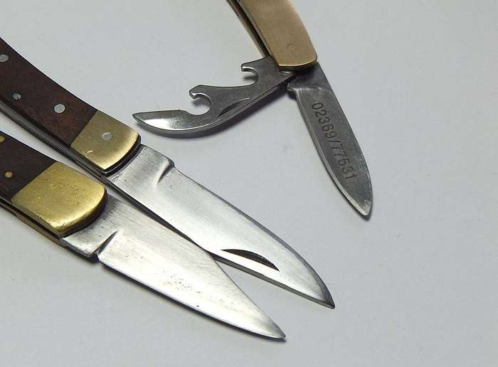 A lot of three vintage brass and wood folding pocket knives
