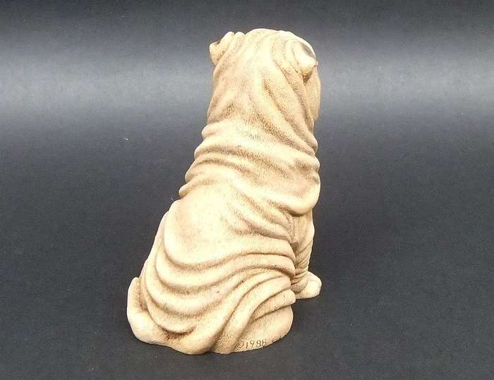 A HIGHLY DETAILED VINTAGE 1988 SOLID RESIN SHAR-PEI DOG FIGURE BY CASTAGNA OF ITALY