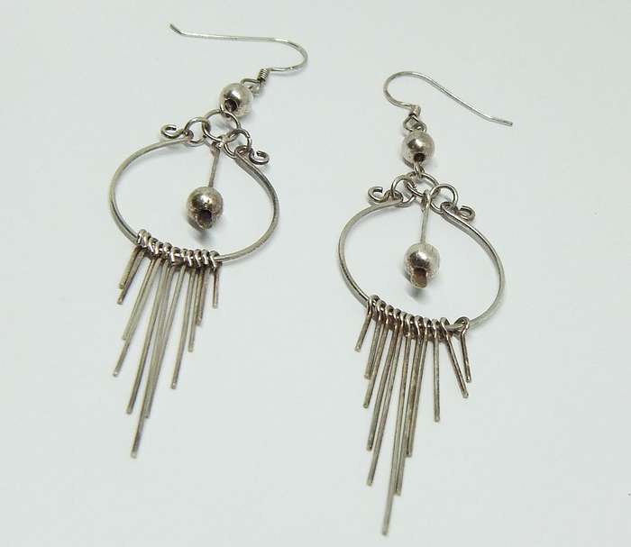 A TOTALLY UNIQUE VINTAGE LOOK STERLING SILVER PAIR OF ELEGANT DANGLY EARRINGS !! MUST SEE !!