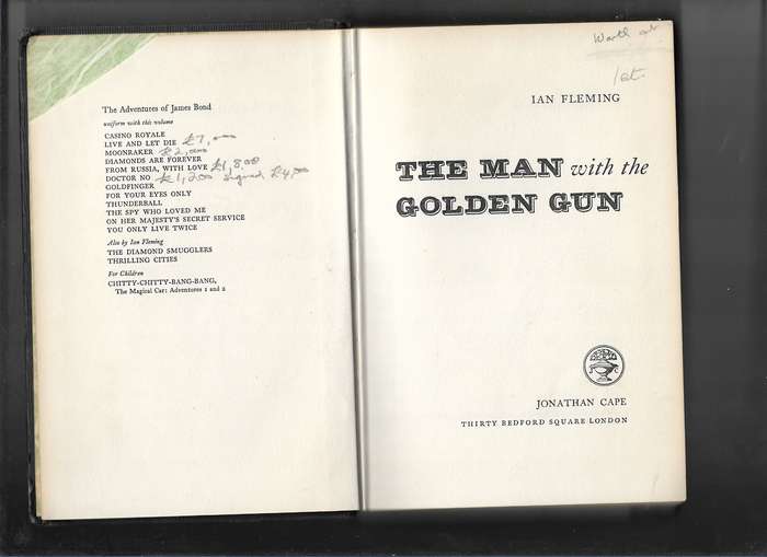 THE MAN WITH THE GOLDEN GUN- IAN FLEMING