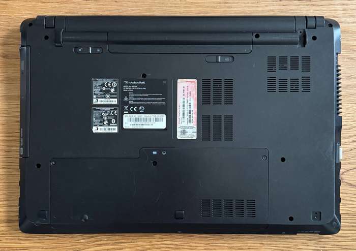 PB Easy Note TX86 15.6",GT420M 1GB VRAM , Intel Core i5-460M 2.53GHz, 4GB RAM, 500GB HDD, READ!!!