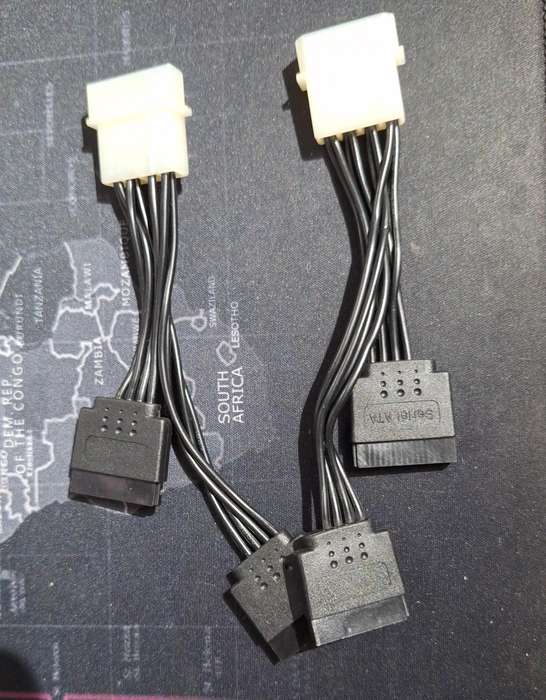 2pcs Molex to 2x SATA power adaptors