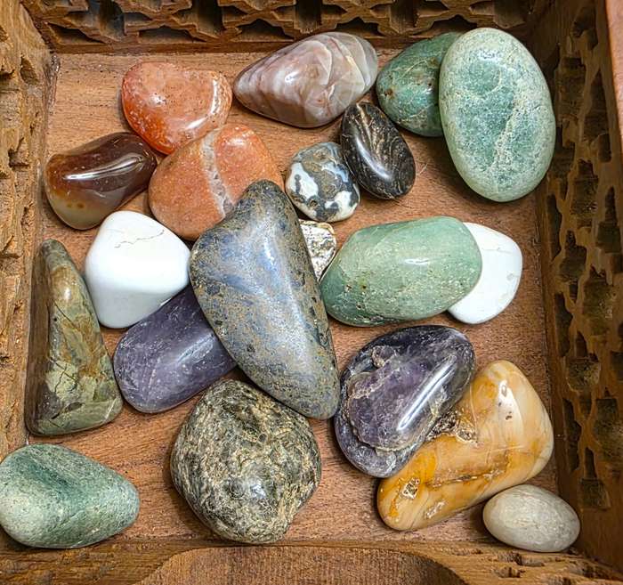 Tumble Stone and Crystals (03)  |  218 GRAMS  |