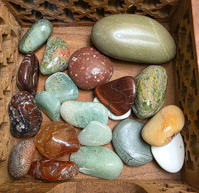Tumble Stone and Crystals (05)   | 280 GRAMS  |