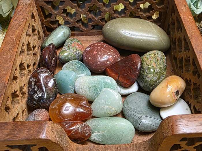 Tumble Stone and Crystals (05)   | 280 GRAMS  |