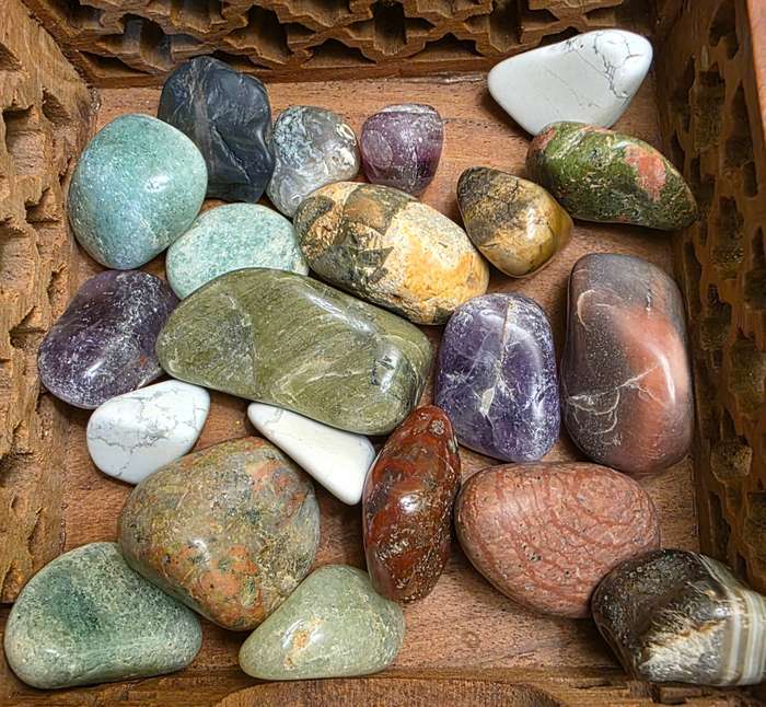 Tumble Stone and Crystals (04)  |  294 GRAMS |