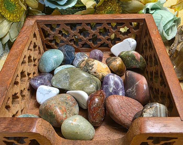 Tumble Stone and Crystals (04)  |  294 GRAMS |