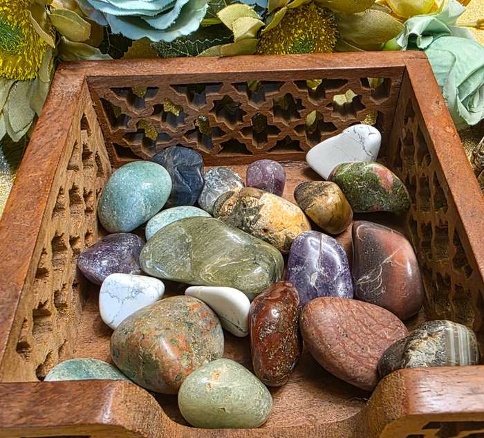 Tumble Stone and Crystals (04)  |  294 GRAMS |