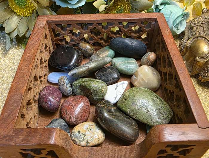 Tumble Stone and Crystals (06)   | 289 GRAMS  |