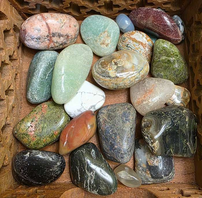 Tumble Stone and Crystals (09)   | 306 GRAMS  |