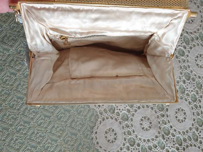 VINTAGE HANDBAG | LOOK AT PHOTOS PLEASE |