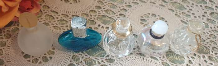 5 mini perfume bottles