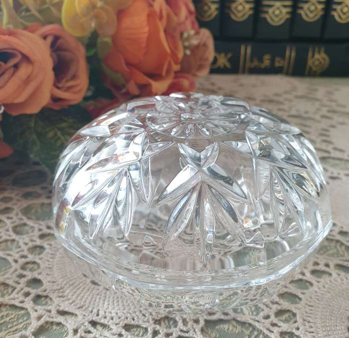 SMALL GLASS TRINKET BOWL WITH LID