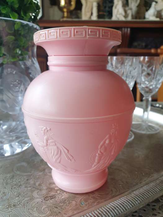 VINTAGE PLASTIC BATHROOM CONTAINER WITH NOVELTY SOAPS