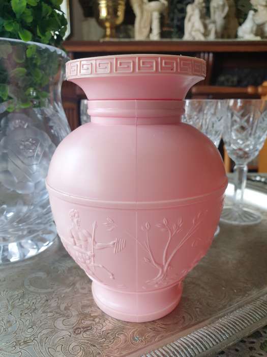 VINTAGE PLASTIC BATHROOM CONTAINER WITH NOVELTY SOAPS