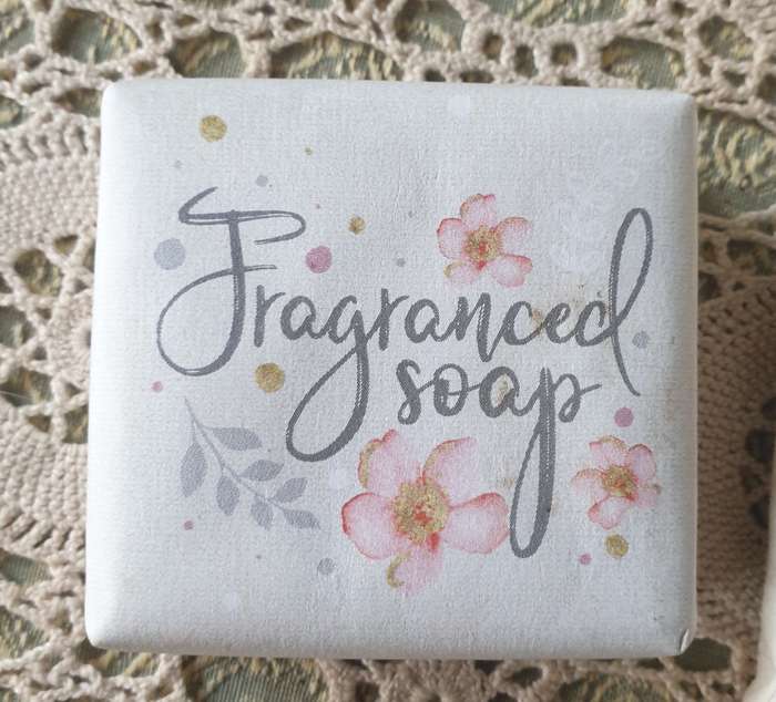 VINTAGE PLASTIC BATHROOM CONTAINER WITH NOVELTY SOAPS