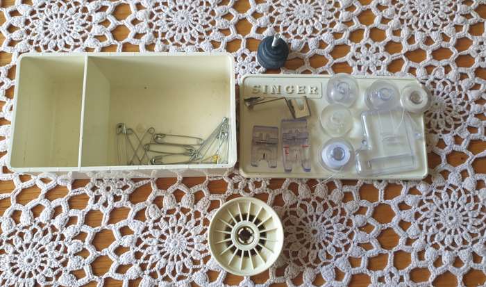SINGER SEWING ACCESORIES
