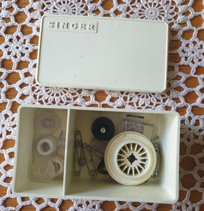 SINGER SEWING ACCESORIES