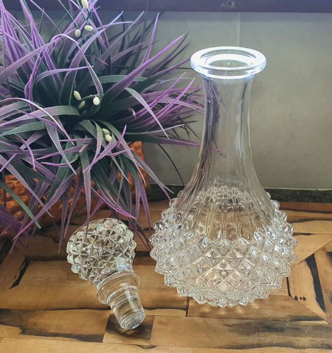 GLASS DECANTER AND TUMBLERS