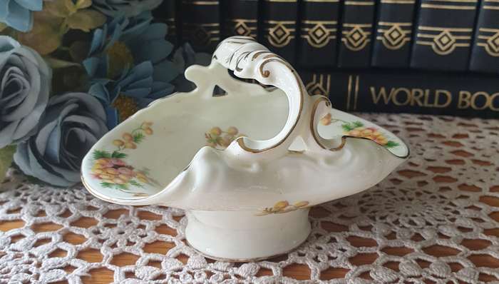 ROYAL DOULTON BASKET