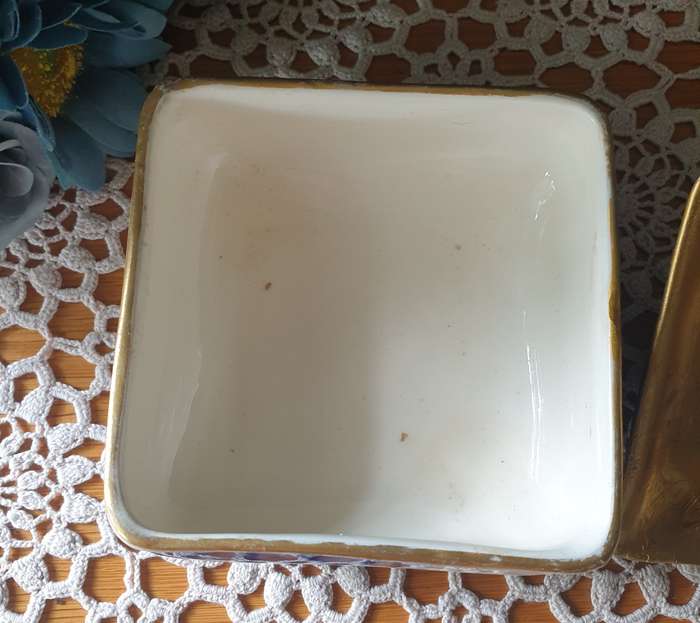 ROYAL DOULTON TRINKET HOLDER