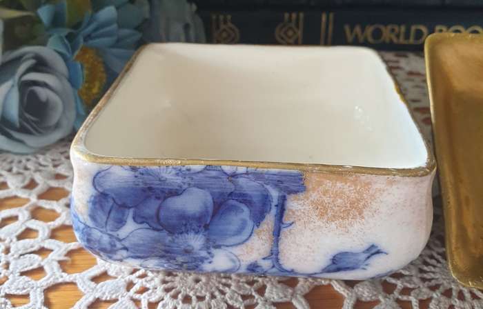 ROYAL DOULTON TRINKET HOLDER