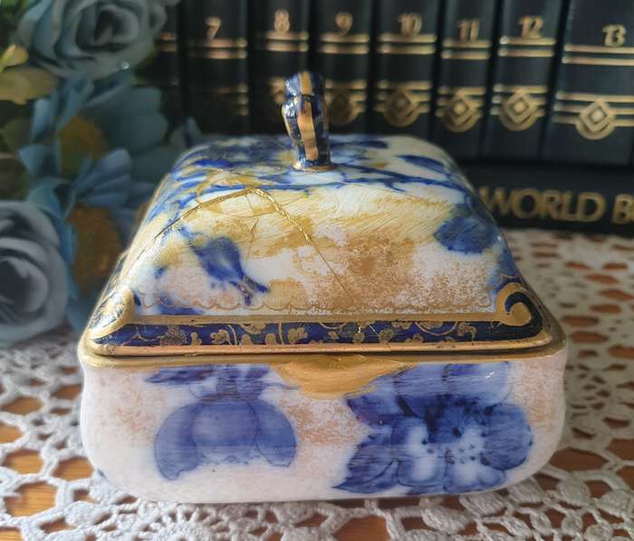 ROYAL DOULTON TRINKET HOLDER