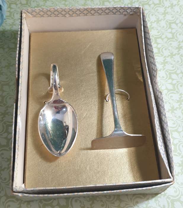 VINTAGE BABY FEEDING SET