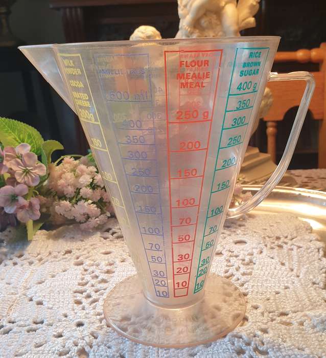 VINTAGE MEASURING JUG