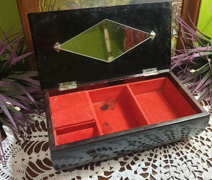 Japanese Jewelry Box  (1940-1970)