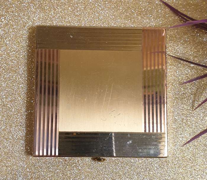Vintage Compact WADSWORTH MADE IN THE USA MAKEUP COMPACT