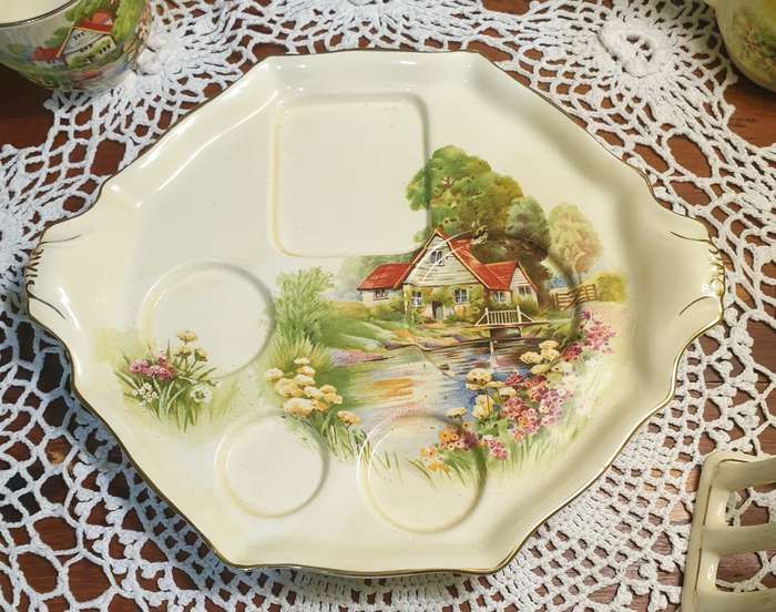 VINTAGE ROYAL WINTON RED ROOF BREAKFAST SET