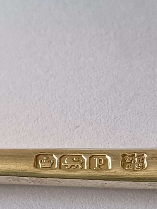 SILVER HALLMARK KNIFE | 32 |