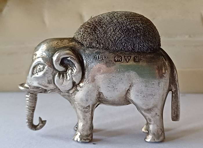 Miniature Novelty Silver Elephant Pin Cushion | 29 |