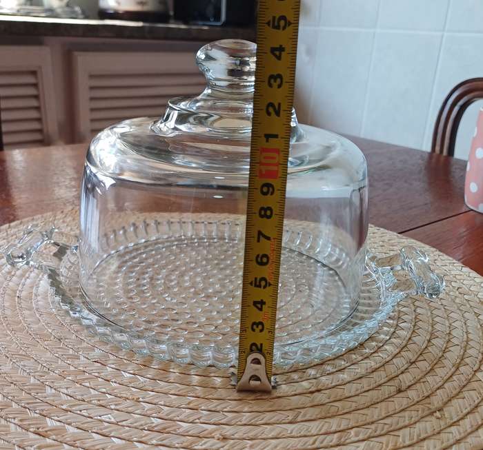 GLASS CHEESE PLATE WITH DOME