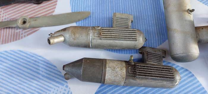Collection of radio Controlled aircraft engins and accessories