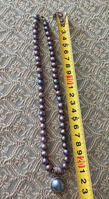 Exquisite pearl necklace with pendant