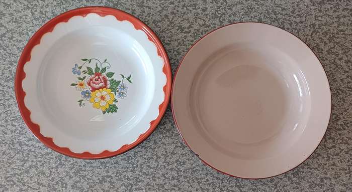 Charming Vintage Enamel Plates  Set of 4 | Delightfully Nostalgic Kitchenware