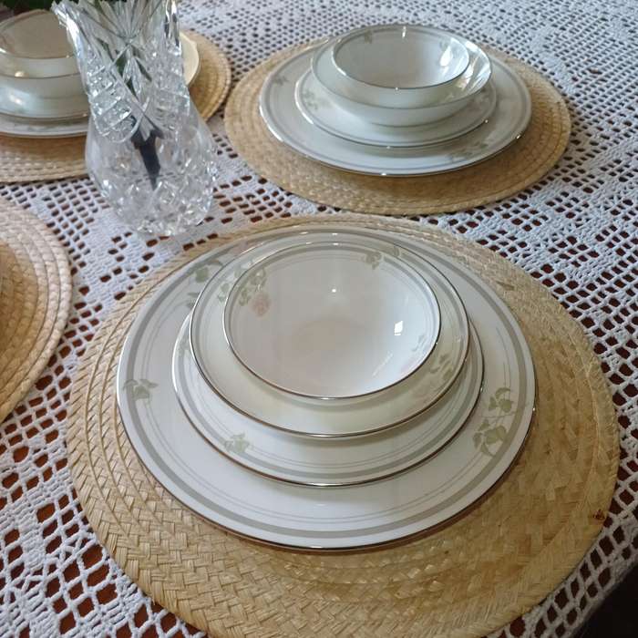 Royal Doulton Twilight Rose Dinner Set  1984 Edition   |02|
