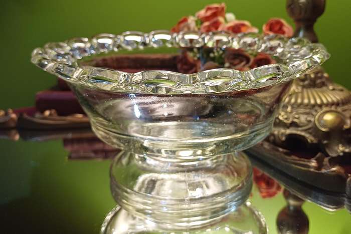 Vintage Clear Glass Bowl with Lacey Reticulated Rim  19 x 10 cm