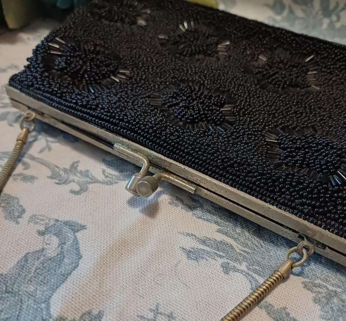 Vintage black beaded kiss lock handbag clutch with chain