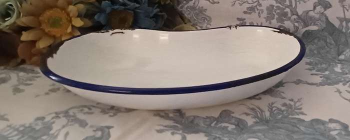 Vintage Swedish Kockums Enamel Kidney-Shaped Bowl  25 x 16 x 4 cm
