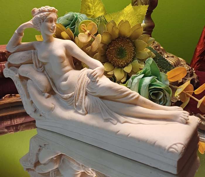 Venus Victrix, Pauline Bonaparte - Resin Sculpture/Figurine - Vintage